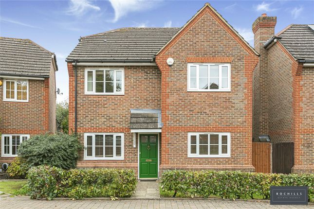 Knights Close, WEST MOLESEY, Surrey, KT8 4 bed detached house for sale