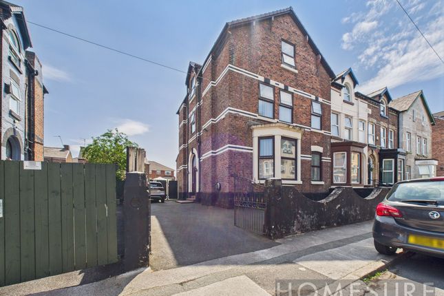 6 bedroom end of terrace house for sale