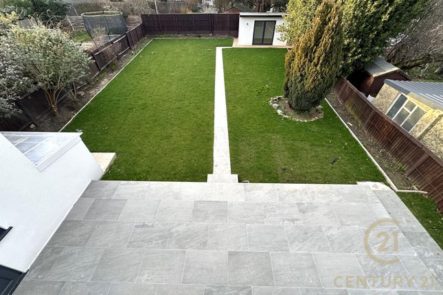 Elgar Avenue, SURBITON KT5 4 bed detached house for sale