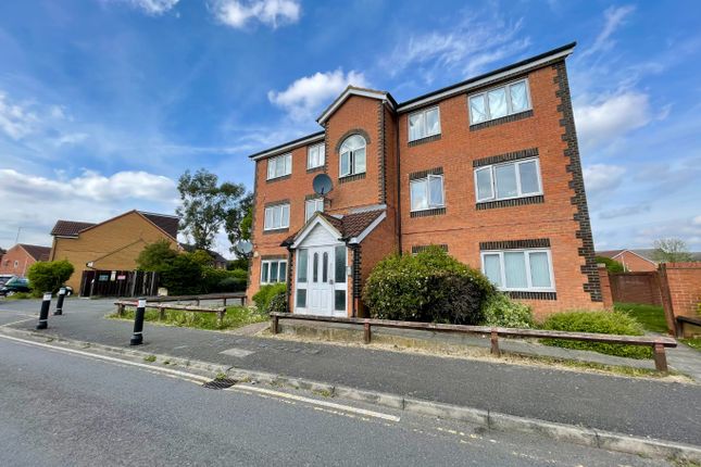 Dunraven Avenue, Luton, Bedfordshire... 2 bed flat for sale