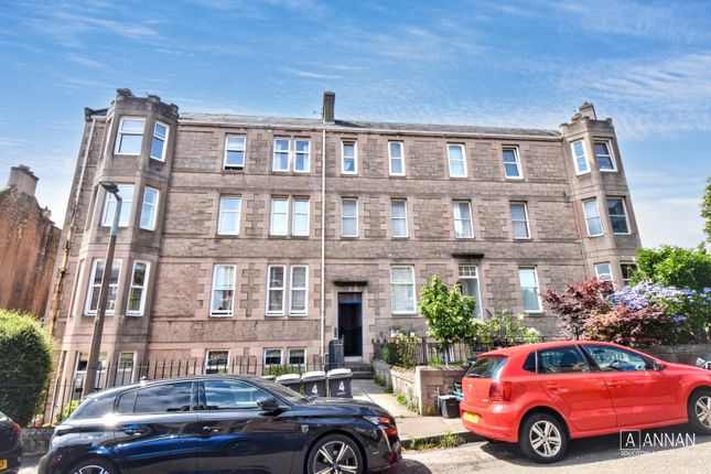 4/3 Western Place, Edinburgh, EH12 5QA 3 bed flat for sale