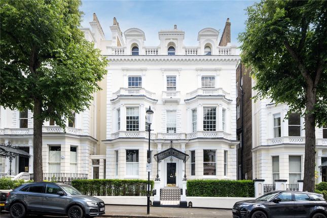 Holland Park, London, W11 3 bed apartment for sale