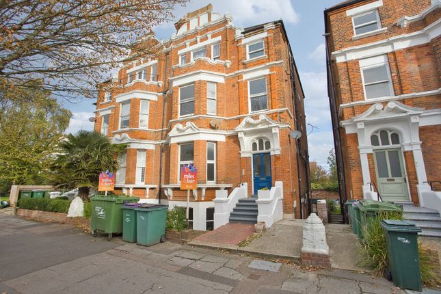 Bouverie Road West, Folkestone, CT20 2 bed flat for sale