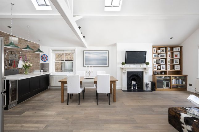 Westbourne Grove, London, W11 2 bed apartment for sale
