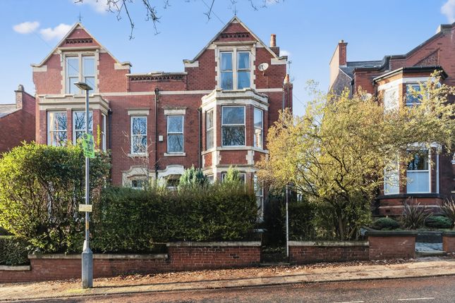 5 bedroom semi-detached house for sale