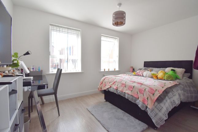 5 bed terraced house