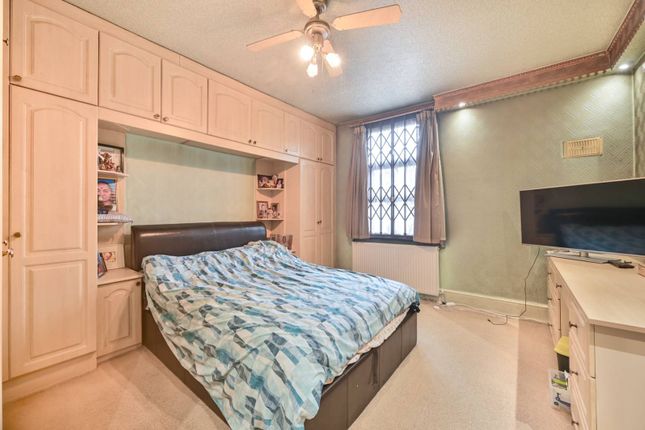 Buchanan Gardens, Kensal Green... 2 bed flat for sale
