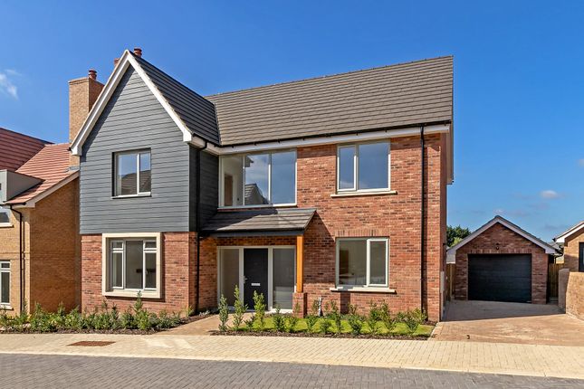 Chequer Tree Way, Bedford MK45 4 bed detached house for sale