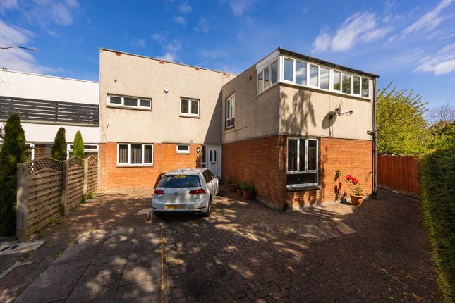 4 bedroom link detached house for sale