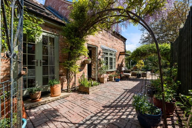 Burgage Lane, Southwell NG25 3 bed cottage for sale