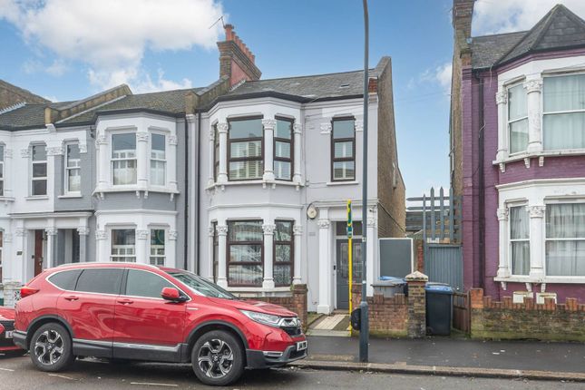 Buchanan Gardens, Kensal Green... 2 bed flat for sale