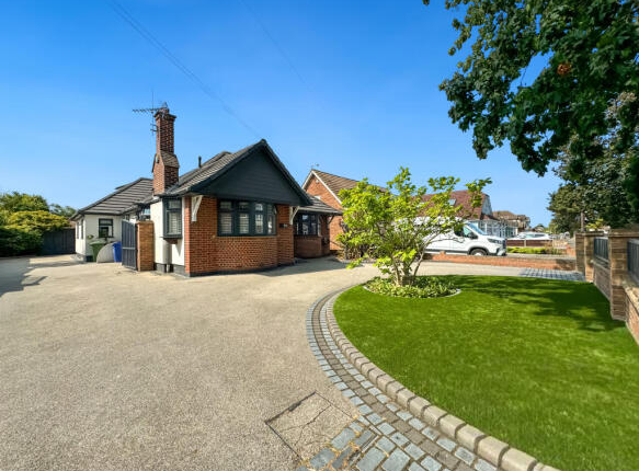 Victoria Avenue, Grays RM16 4 bed detached house for sale