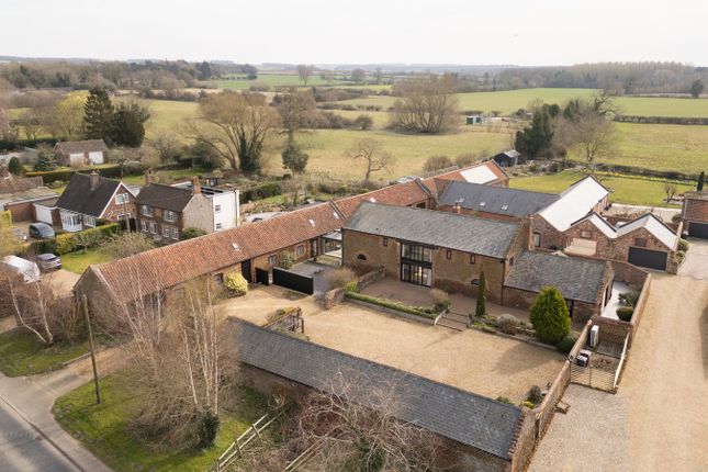 Lynn Road, Hillington, PE31 6 bed barn conversion for sale