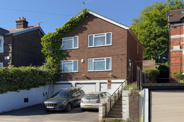 Totteridge Road, High Wycombe HP13 2 bed flat for sale