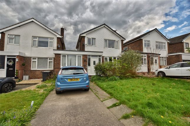Lawnfold, Hadfield, Glossop... 4 bed semi