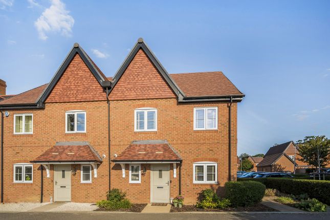 Hazylwood, Wokingham RG40 3 bed end of terrace house for sale