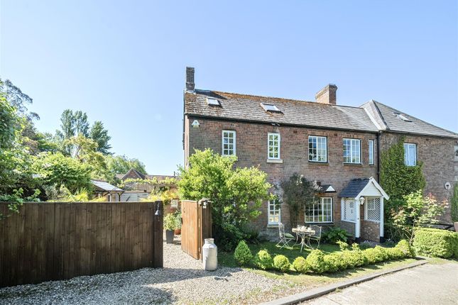 2 bedroom semi-detached house for sale