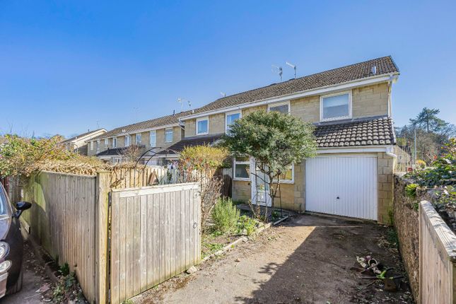 Hakeburn Road, Cirencester... 3 bed semi