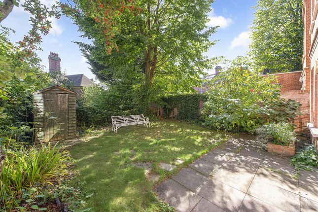 Arkwright Road, Hampstead, NW3 3 bed flat for sale