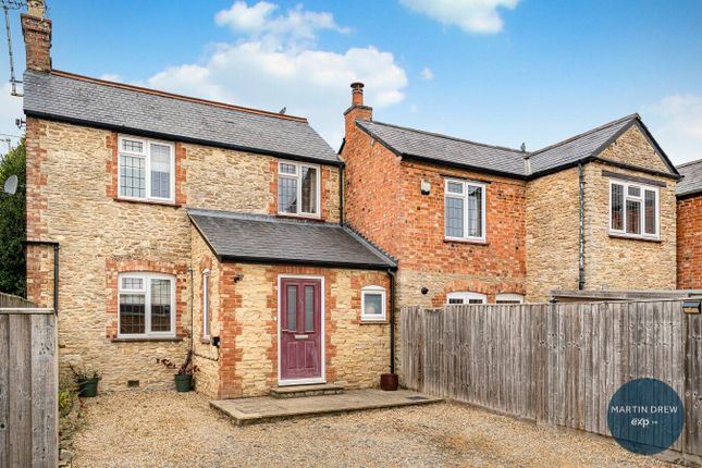 Herrieffs Farm Road, Brackley NN13 3 bed detached house for sale
