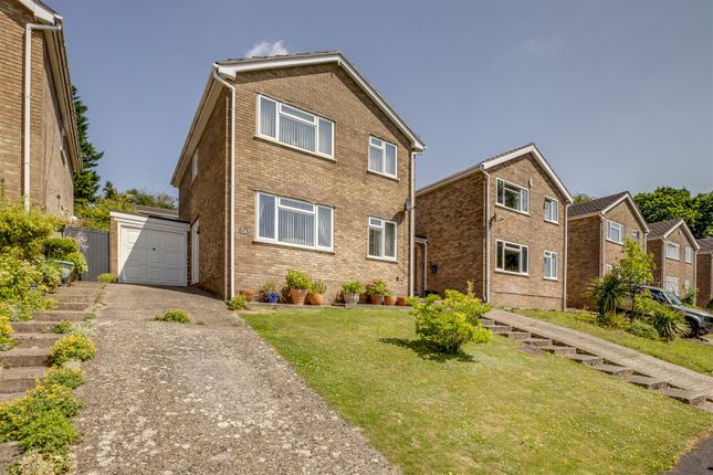 Curlew Close, High Wycombe HP13 4 bed detached house for sale