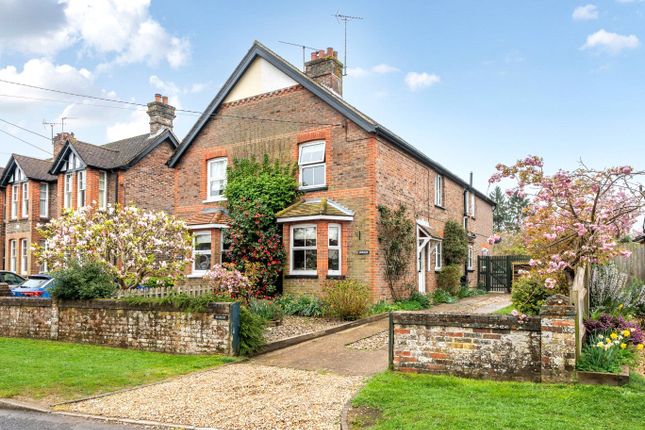 Woodside Road, Chiddingfold, GU8 3 bed semi