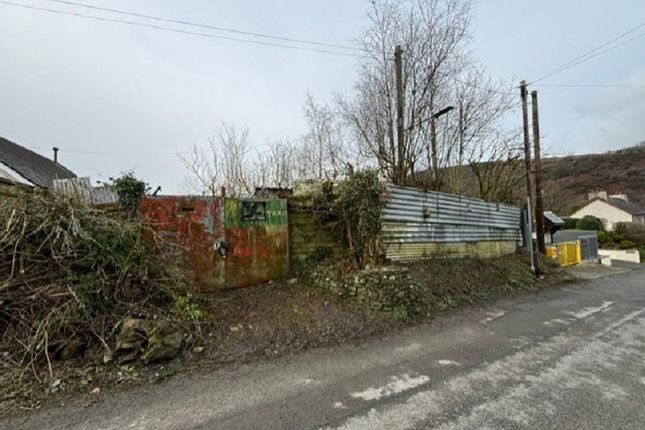 Llanfynydd, Carmarthen, Carmarthenshire. 3 bed detached house for sale