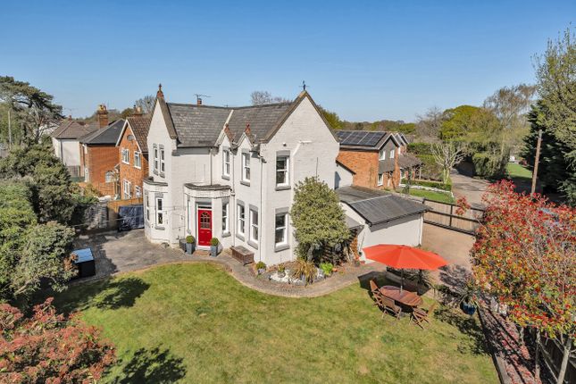 Weydown Lane, Surrey GU2 3 bed detached house for sale