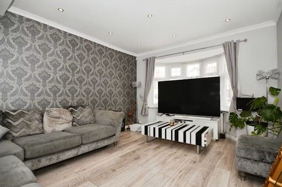 Abercorn Crescent, Harrow HA2 3 bed terraced house for sale