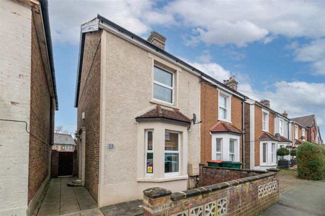 Albany Road, Crawley 3 bed semi