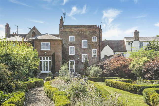 6 bedroom town house for sale