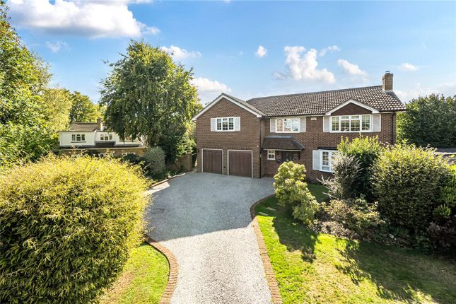 Cedar Close, Tadley, Hampshire, RG26 5 bed detached house for sale