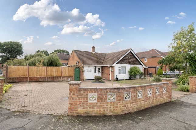 Pinewood Grove, New Haw, KT15 2 bed bungalow for sale