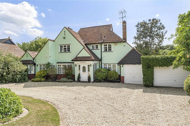 The Avenue, Potters Bar, Hertfordshire 4 bed detached house for sale