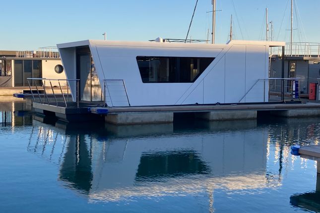 1 bedroom house boat for sale