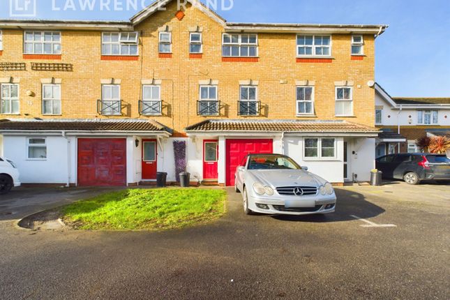 Patching Way, Hayes, Middlesex, UB4 3 bed terraced house for sale