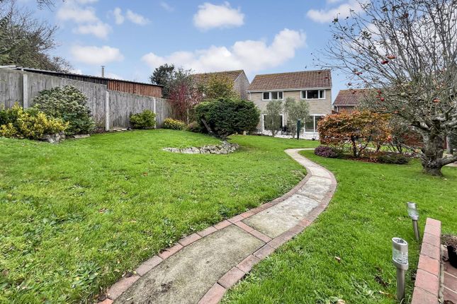 5 bed detached house