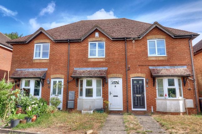 Gardens Close, High Wycombe HP14 2 bed terraced house for sale