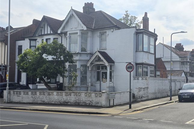 5 bedroom semi-detached house for sale