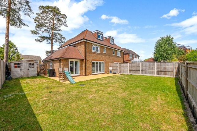 Beehive Way, Reigate, Surrey, RH2 3 bed semi