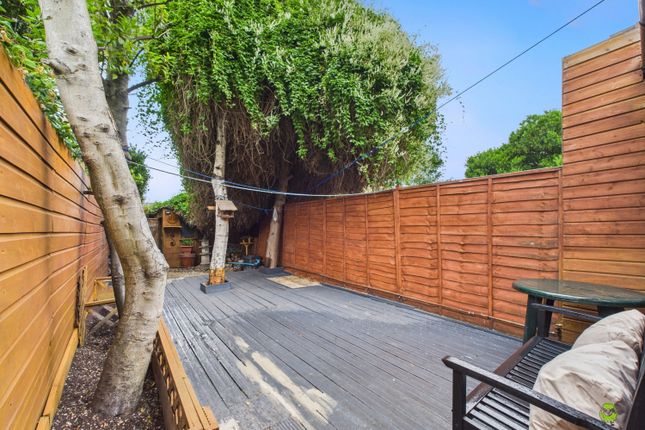 Manor Road, Erith, Kent, DA8 2 bed terraced house for sale