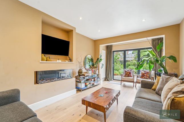 Oldfield Road, London NW10 3 bed terraced house for sale