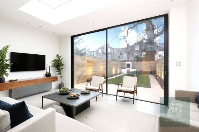 Frobisher Road, London, N8 2 bed apartment for sale