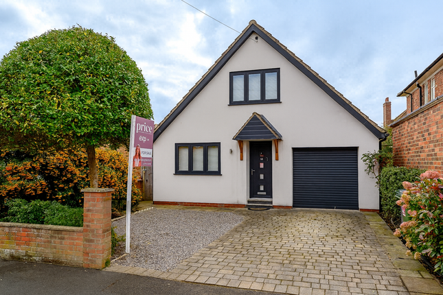 Moorland Road, York YO10 3 bed detached house for sale