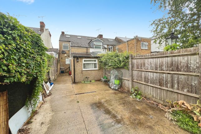 3 bed end terrace house
