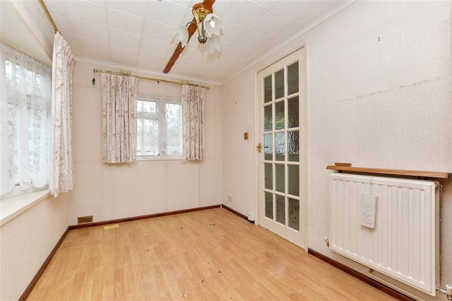 Ashurst Drive, Tadworth, Surrey 2 bed park home for sale