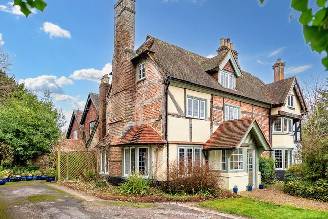 6 bedroom semi-detached house for sale