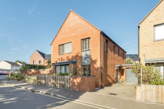Forester Walk, Bordon, Hampshire, GU35 4 bed detached house for sale