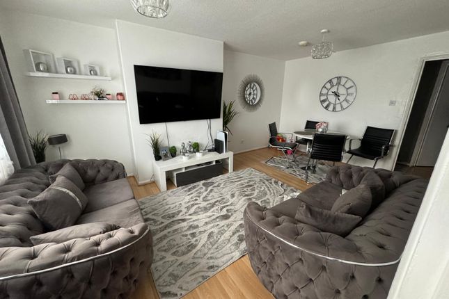 Hazelmere Drive, Northolt UB5 2 bed flat for sale