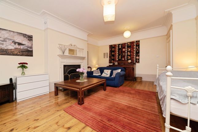 5 bedroom semi-detached house for sale